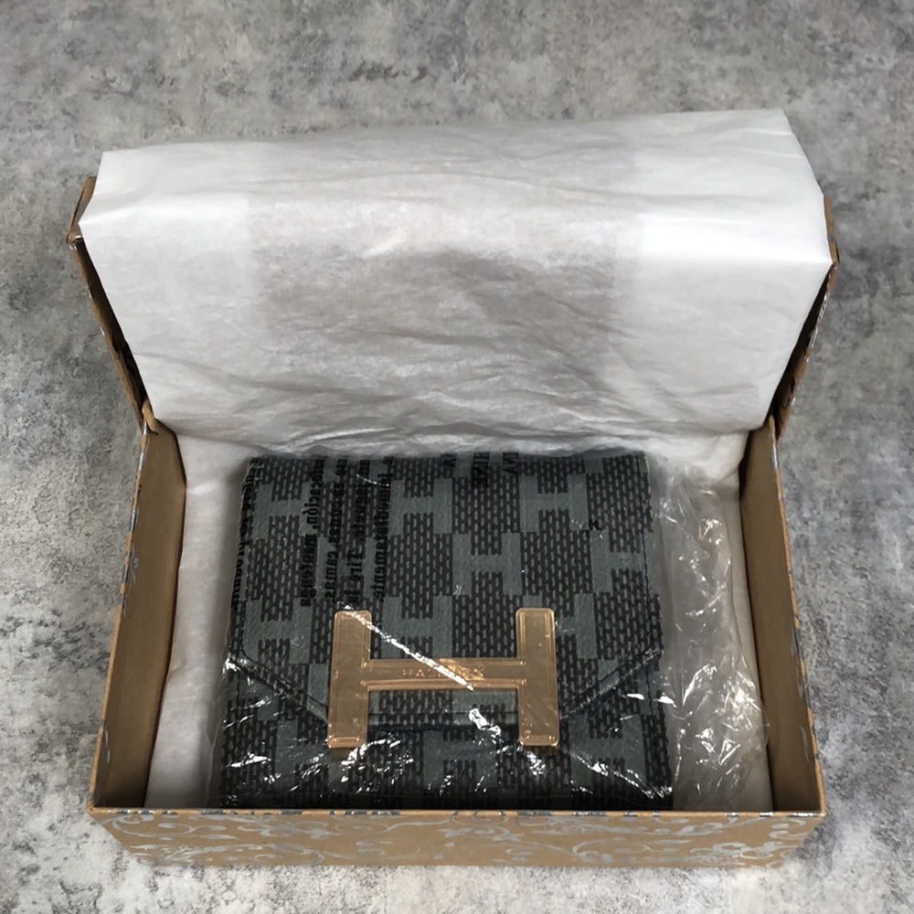 Halston compact wallet in beautiful box